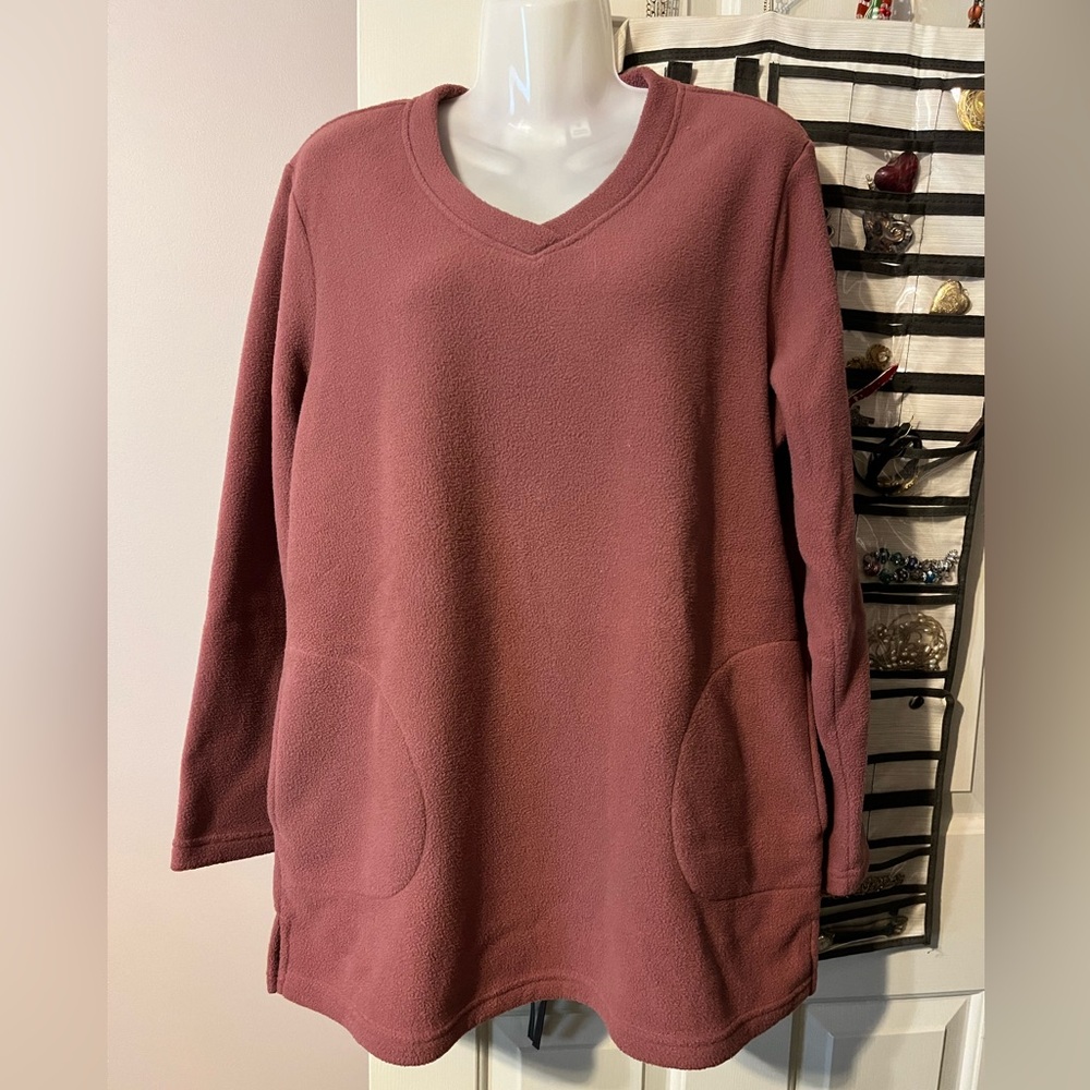 Women’s, medium, sweatshirt type top, with pockets, mauve color, by  d & co.